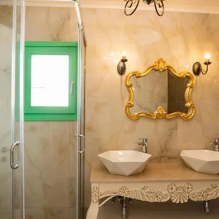 La Scala Luxury Villas Hotell *